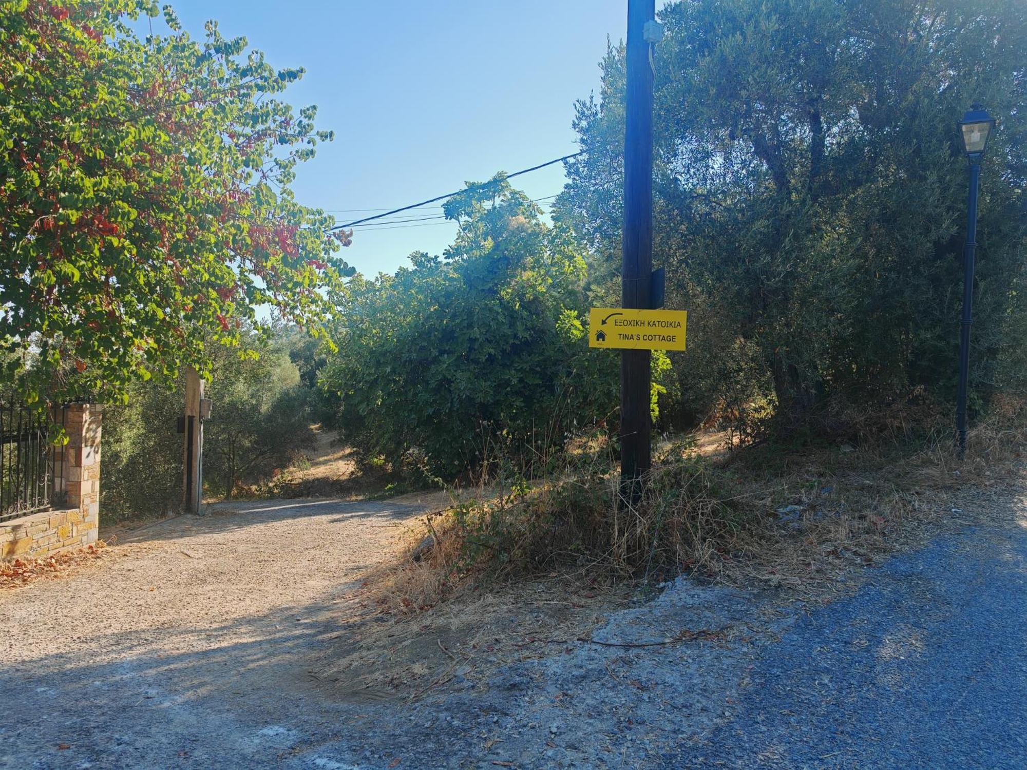 Εξοχική Κατοικία - Cottage Τίνα Líri Dış mekan fotoğraf